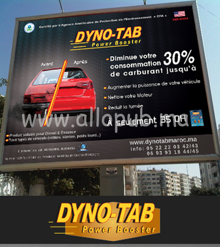 Panneau d’affichage 4×3 Dyno-Tab au bord d’une route